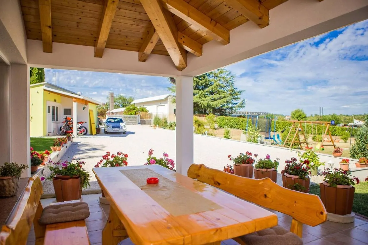 펜션 Holiday House Stara Vrata With A Private Pool Žminj